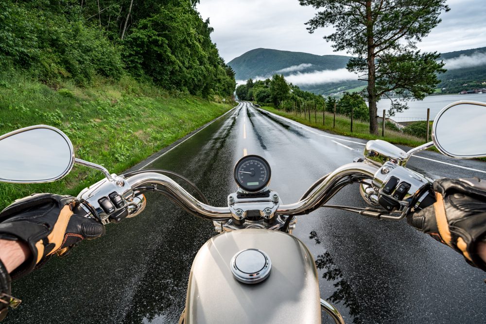 Jízda na motorce v dešti
