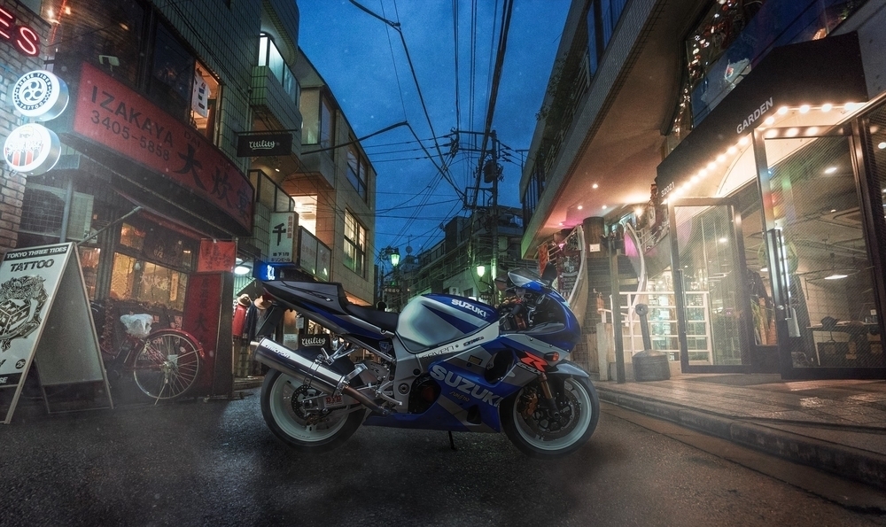 Motocykel Suzuki na japonskej ulici