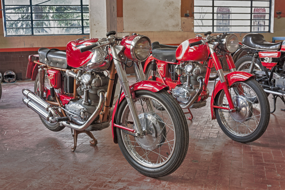 Staré červené motorky Ducati