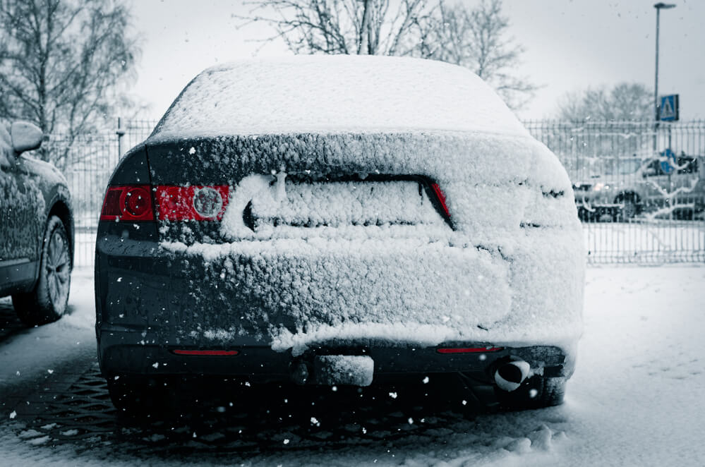 Zamrznuté auto v zime