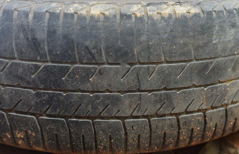 zbiehavosť opotrebovanej pneumatiky