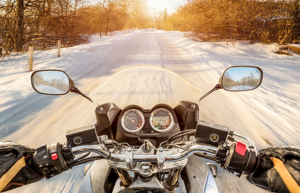 zimná jazda na motorke