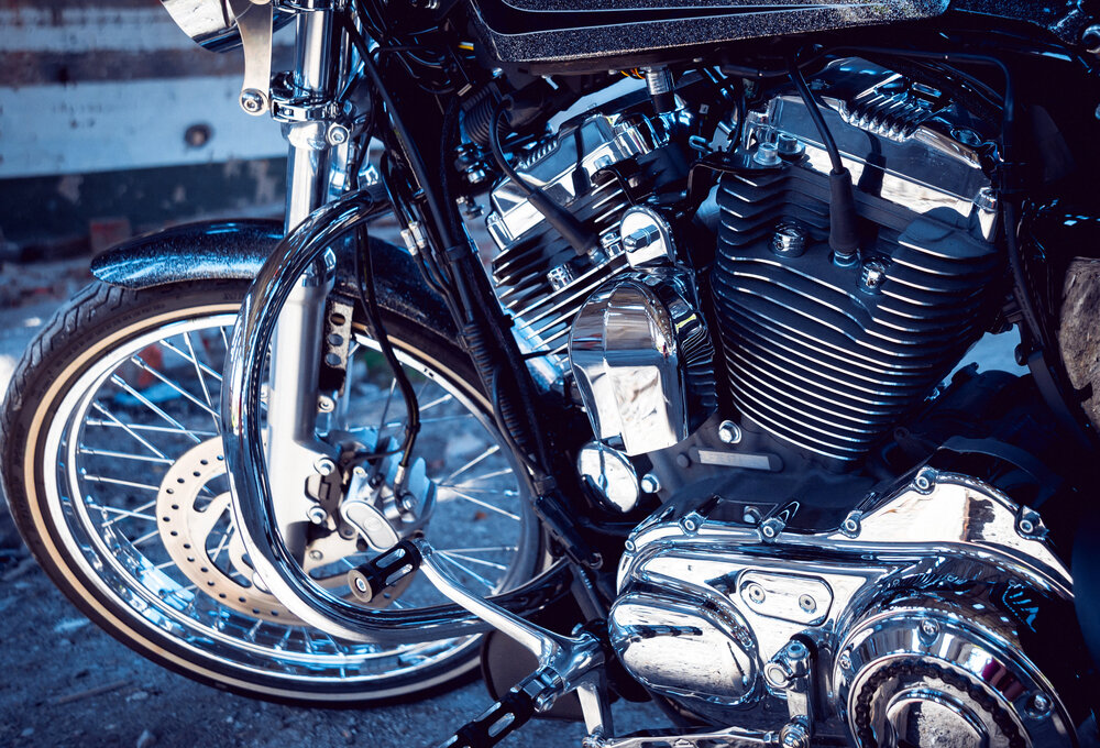 Motorka zazimovaná na stojane