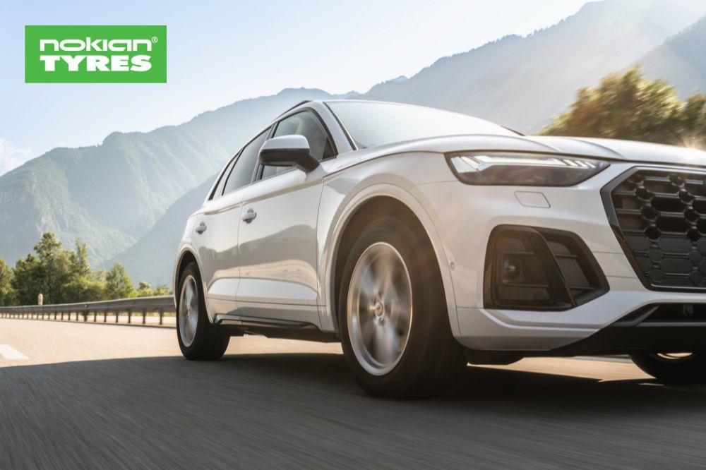 Auto v pohybe na ceste s pneumatikami Nokian Tyres Powerproof 2